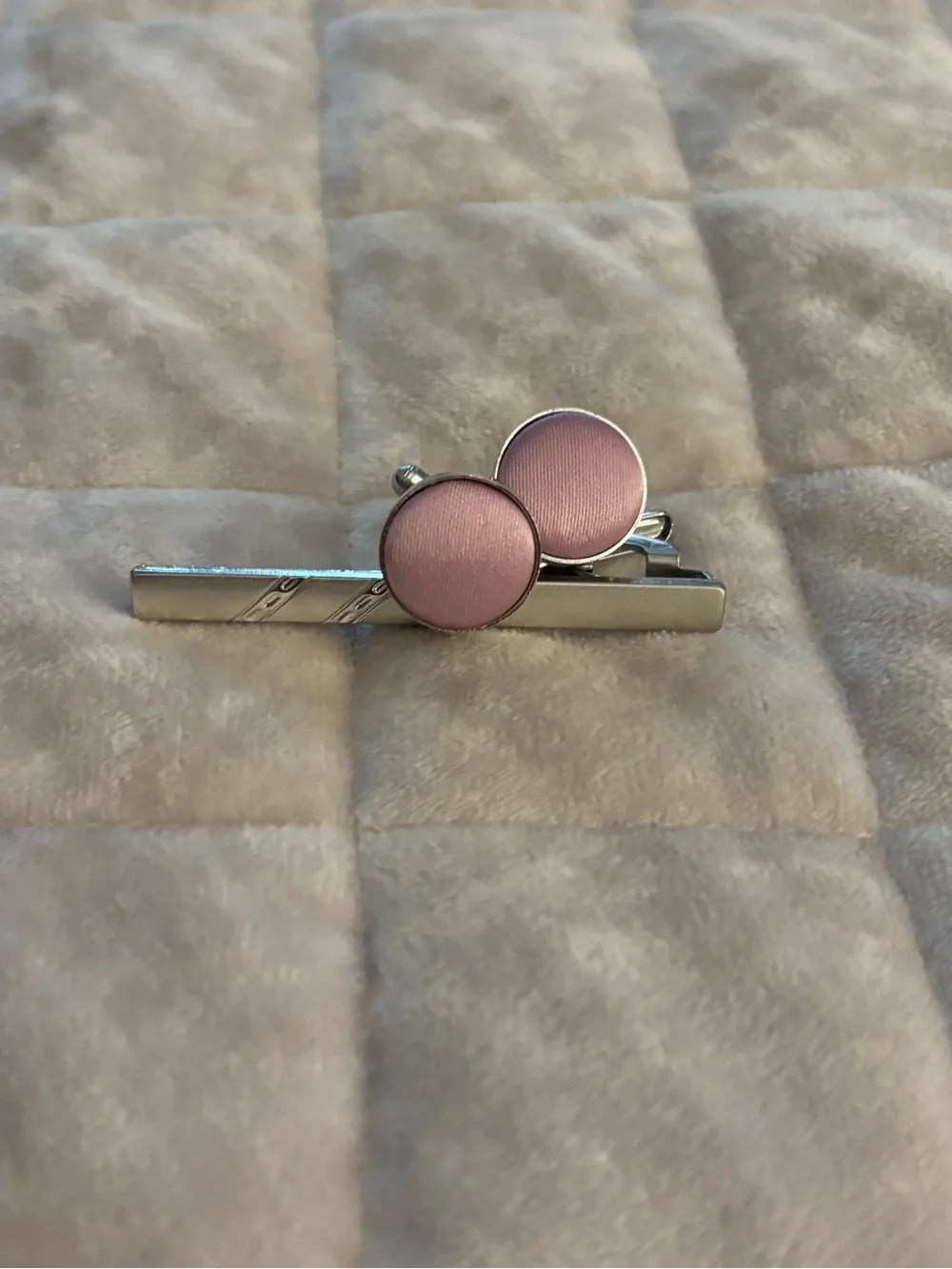 Silver Tie Bar and Pink Round Cufflinks Set Men’s